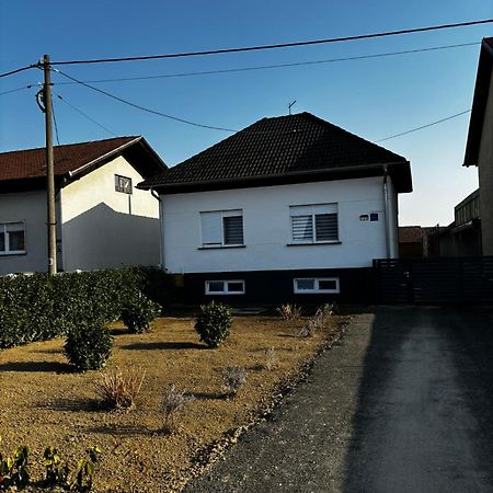 Apartman Kuca 150 Mala Subotica Exteriör bild
