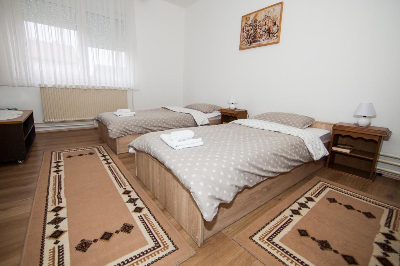 Apartman Kuca 150 Mala Subotica Exteriör bild