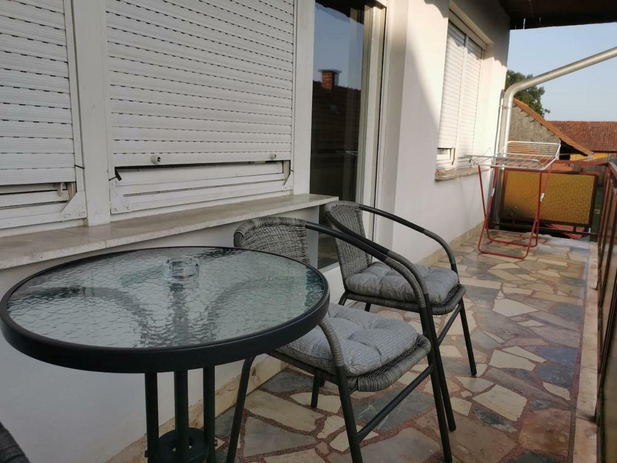 Apartman Kuca 150 Mala Subotica Exteriör bild